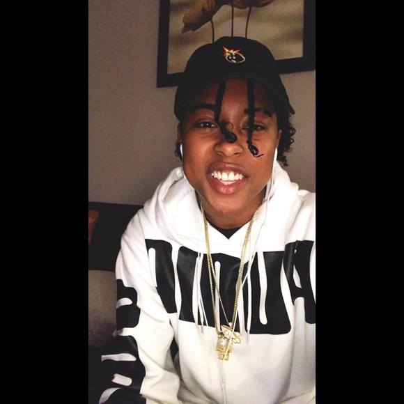 Meet your Posher, Carlisa - Picture 2 of 2